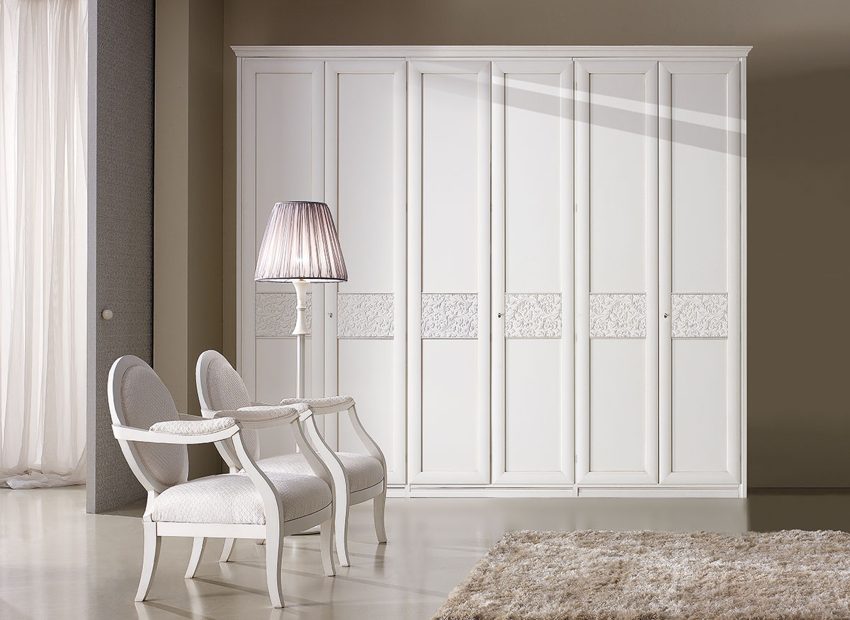 White European-style solid wood wardrobe