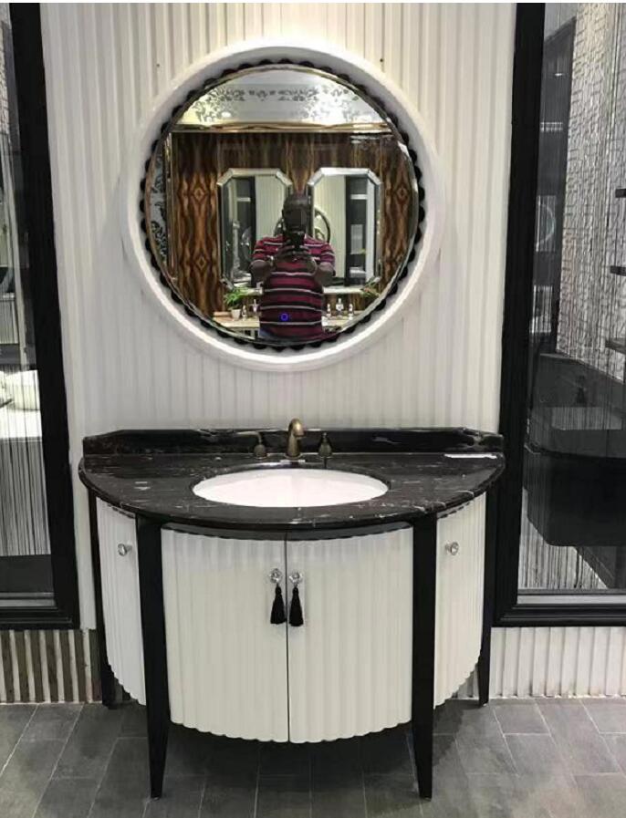 Circular Arc white lacquer bathroom